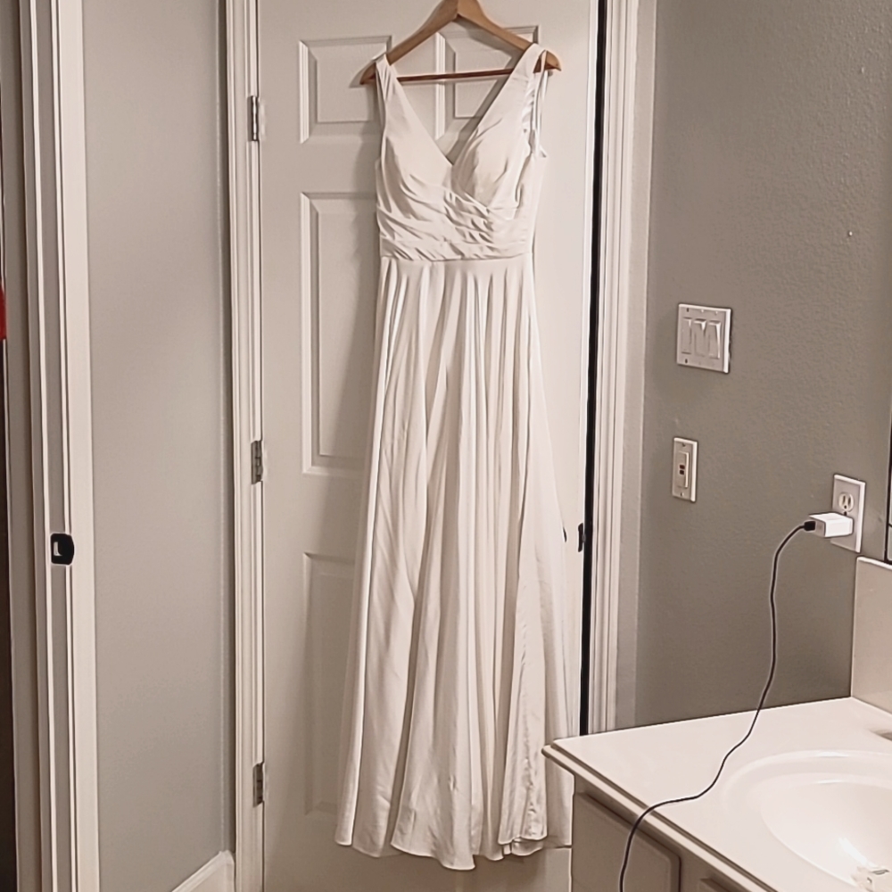 Ivory/ White Dancing Queen Bridal gown, size Medium